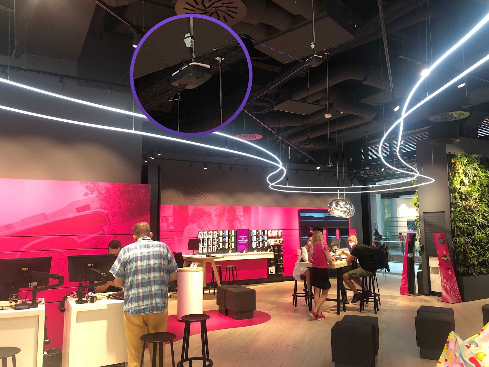 How the Telecom Operator Slovak Telekom Uses In-Store Analytics